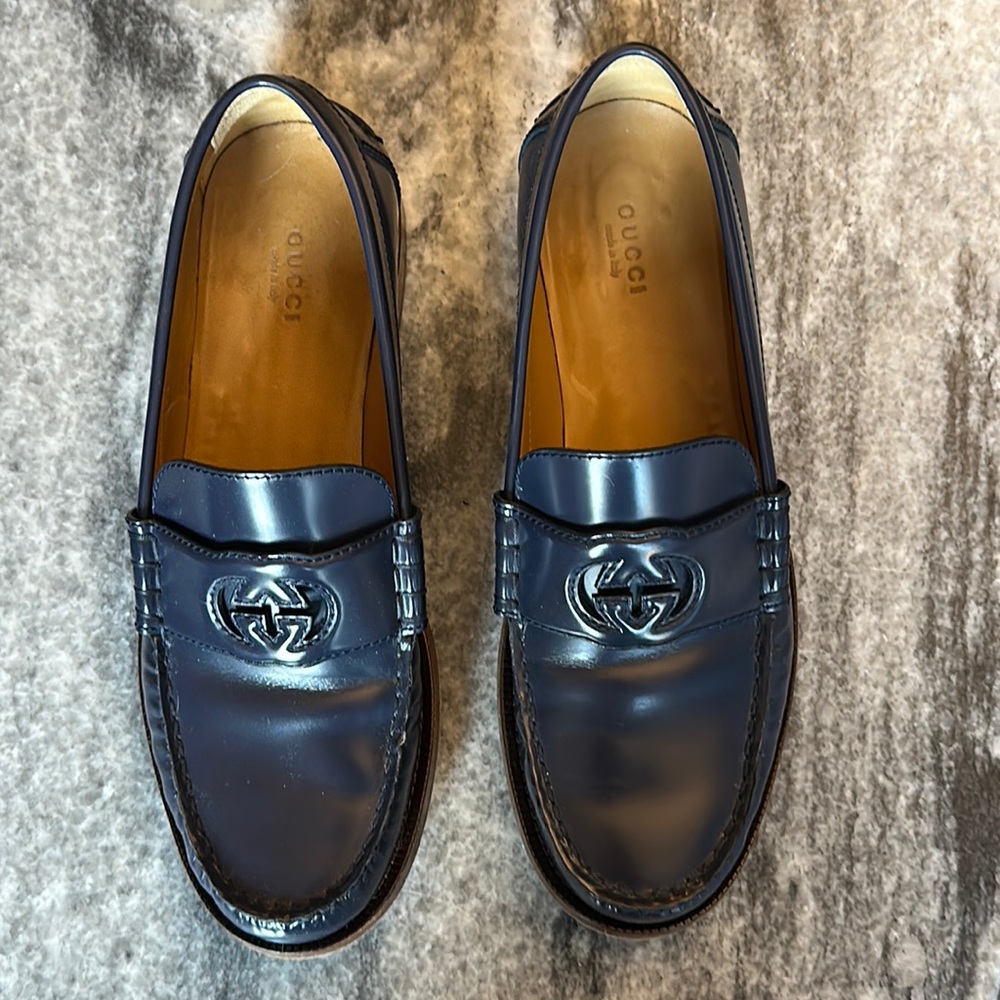 Gucci Kaveh cut navy leather loafers